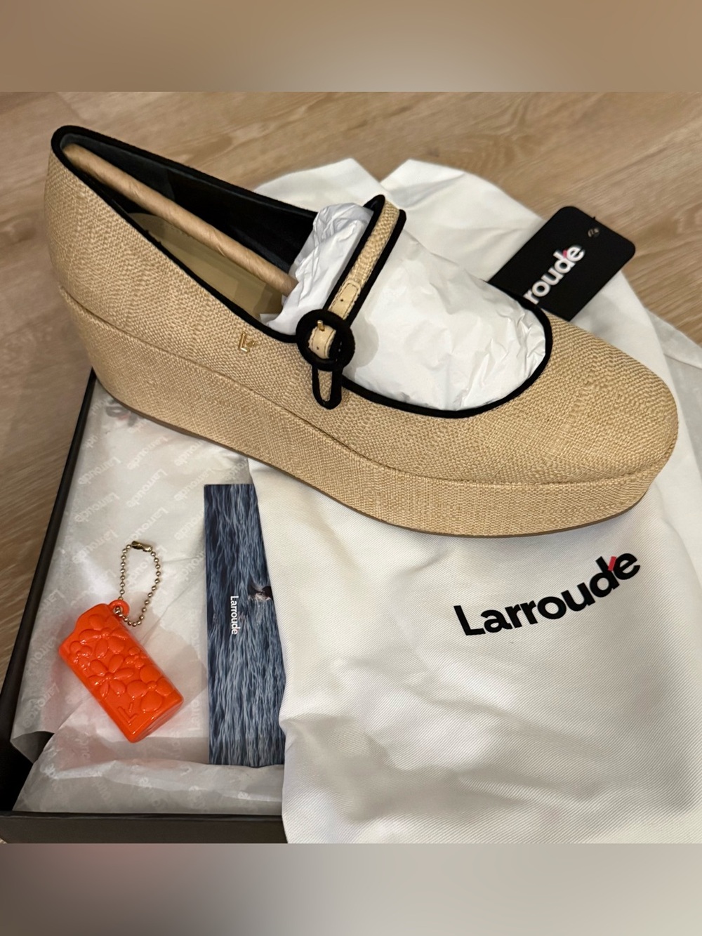 Larroude Raffia Beige/Black Trim Blair Flatform Shoes. Trending style. Size9 NIB